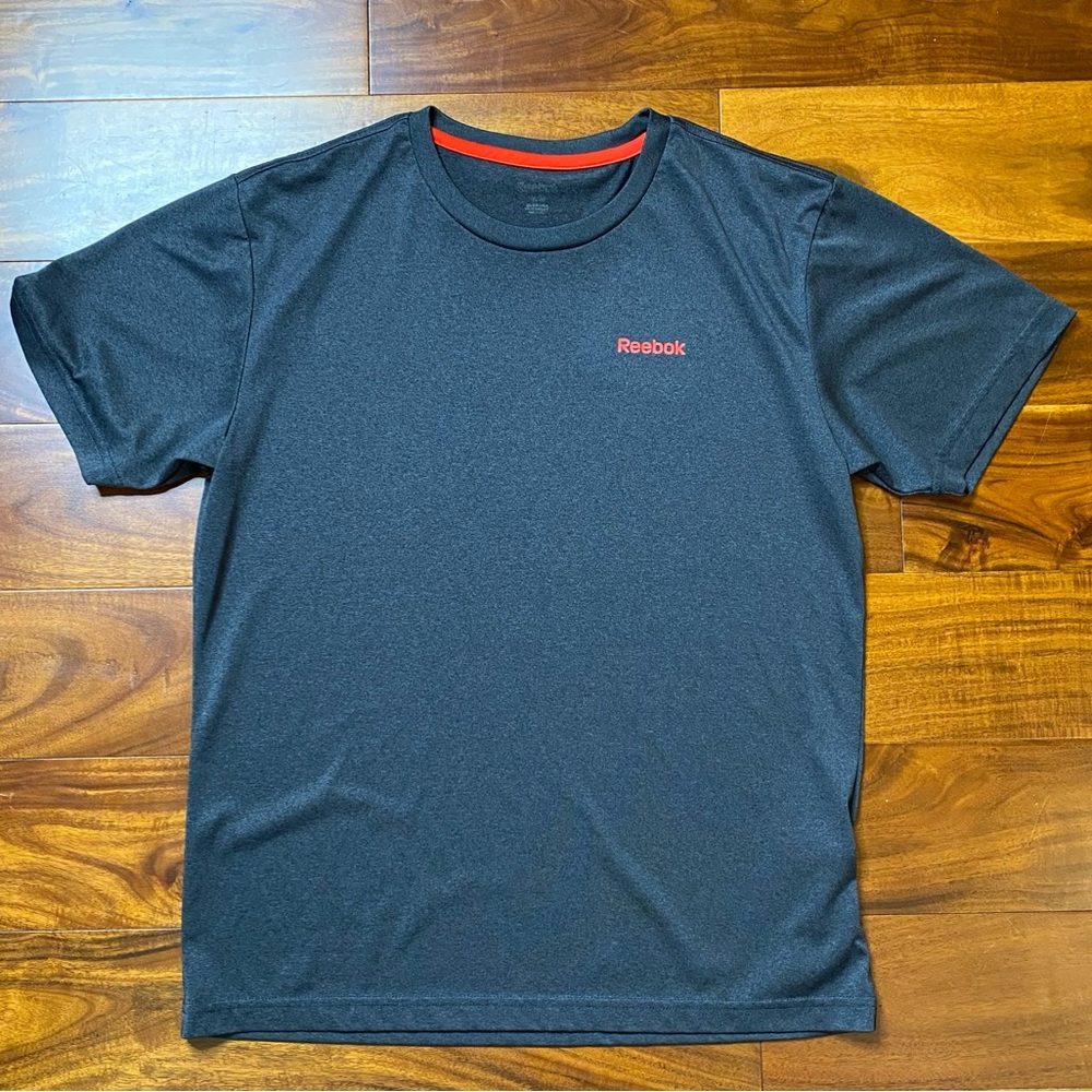 EUC Men’s Size Medium, Reebok Heather Black Short Sleeve T-Shirt with Red Logo